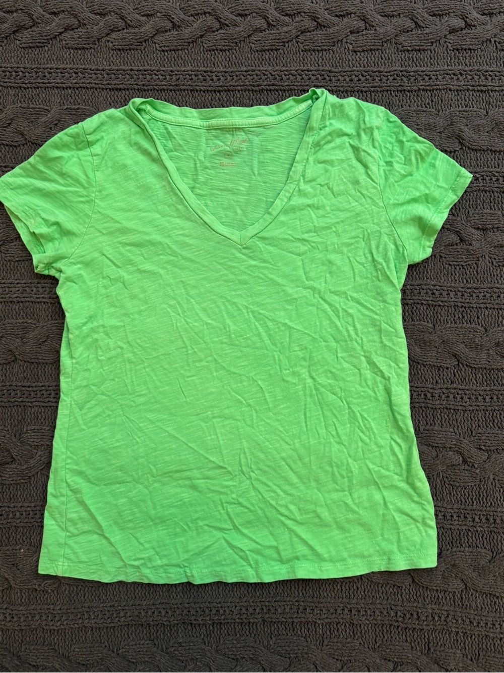 Universal Thread Bright Green V-Neck Short Sleeve Tee (Medium, Women's)